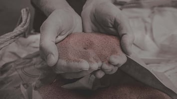 Choosing the Right Sandblasting Media for Your Job (Guide)